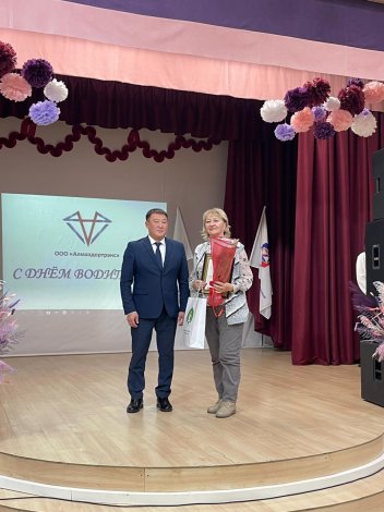 photo_5474361815539513367_y