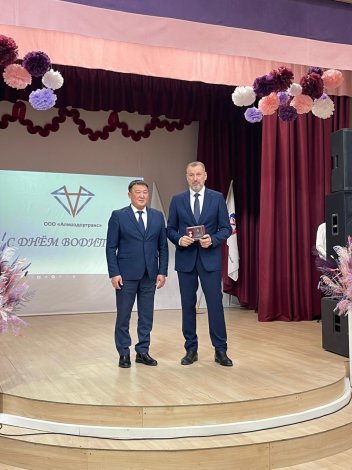 photo_5474361815539513368_y