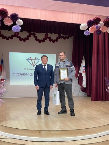 photo_5474361815539513369_y