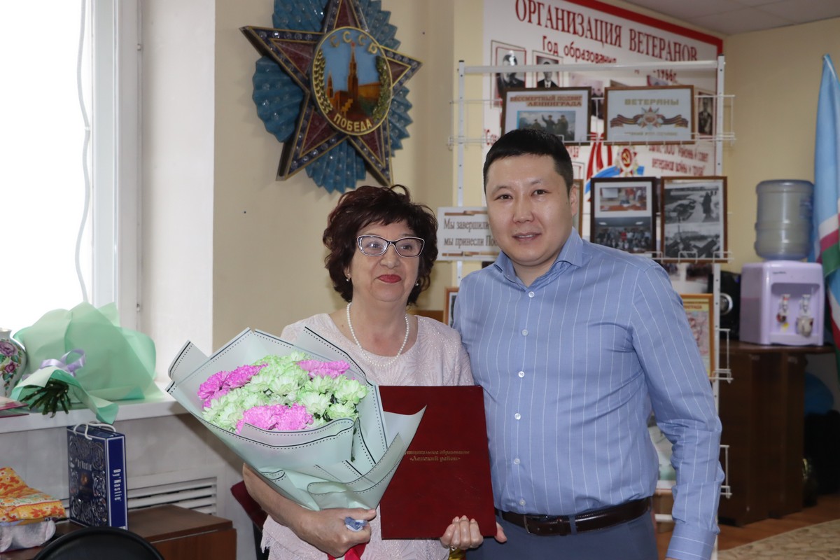 Поздравление главы города и руководителя администрации города с Днем Победы